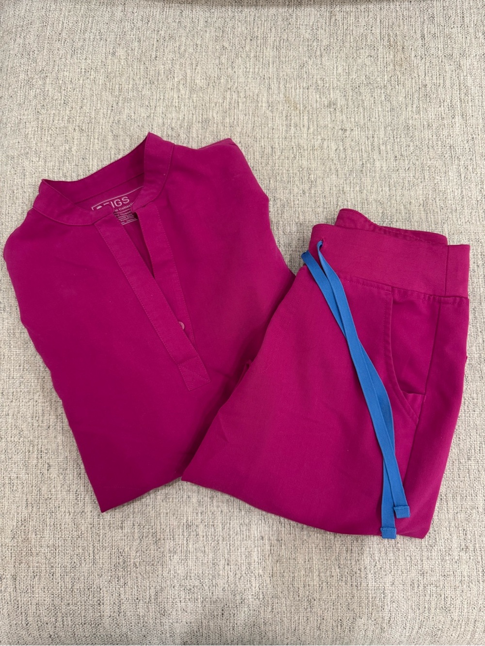 Figs Women's Fuchsia Scrub Set with Blue Drawstring